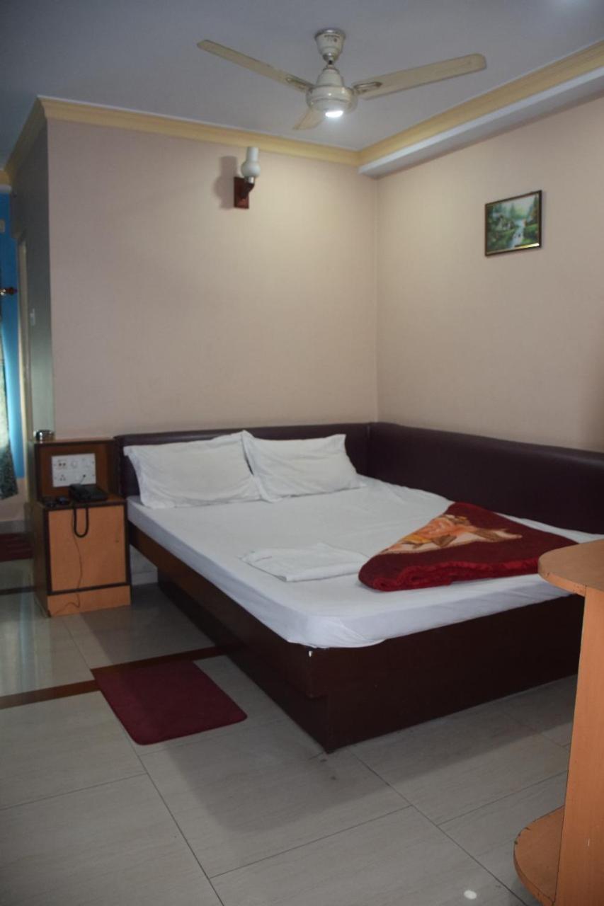 Starline Hotel Agartala Buitenkant foto